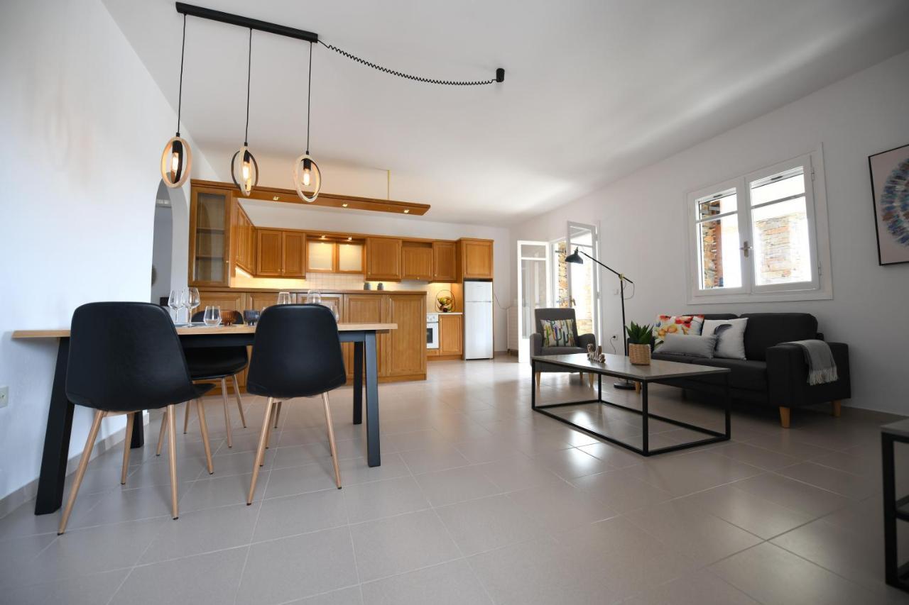 Amazing 2 Bedroom Apartment Overlooking The Marina Of Vourkárion 外观 照片