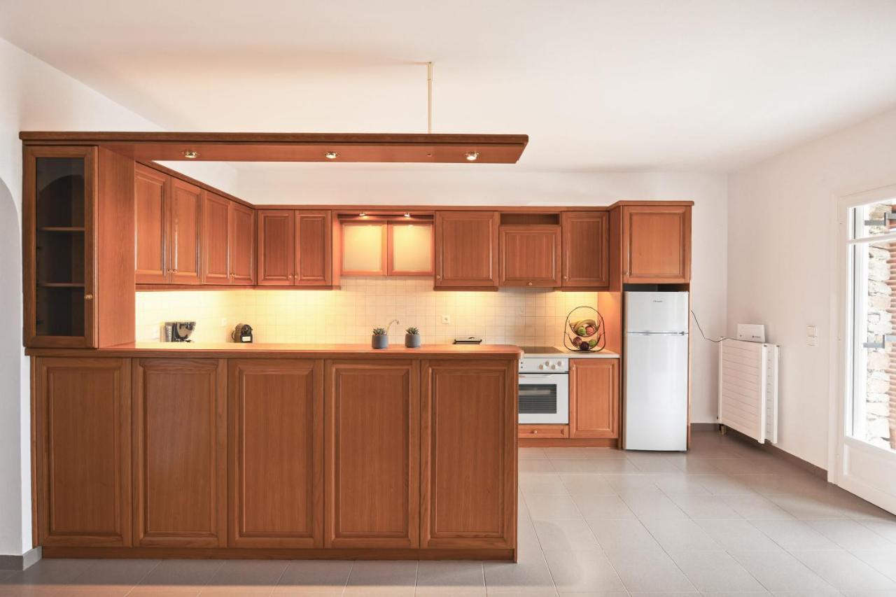 Amazing 2 Bedroom Apartment Overlooking The Marina Of Vourkárion 外观 照片